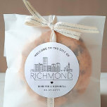 Richmond Skyline | Begrüßungsnachricht Runder Aufkleber<br><div class="desc">Ein individuelles Set von Begrüßungsaufklebern für eine Hochzeit in der wunderschönen Stadt Richmond,  Virginia.</div>