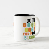 Richtiges tun zweifarbige tasse (VorderseiteRechts)