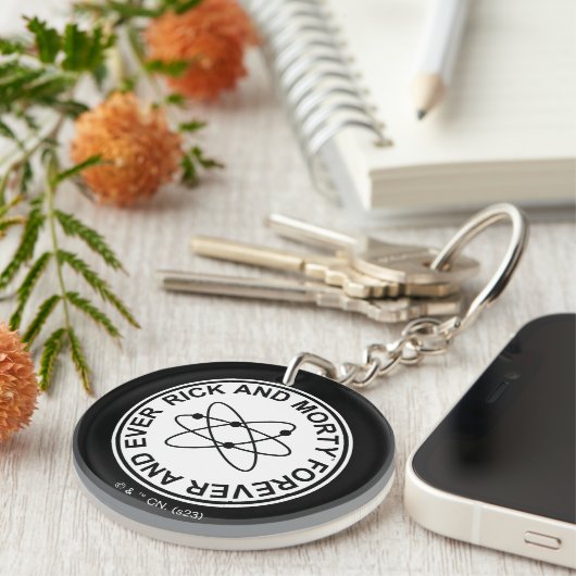 Rick and Morty Forever and Ever Atomic Abzeichen Schlüsselanhänger (Vorderseite rechts)