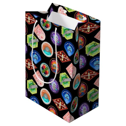 RICK UND MORTY™ | Muster für Außenraummuster Mittlere Geschenktüte (Rückseite Schrägansicht)