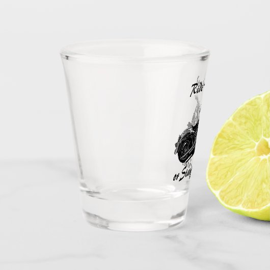 Ride Hard oder Bleibe Zuhause, Motorrad Fanatic Schnapsglas (Links)