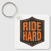 "Ride Hard" rustikales Biker-Emblem Schlüsselanhänger (Vorderseite)