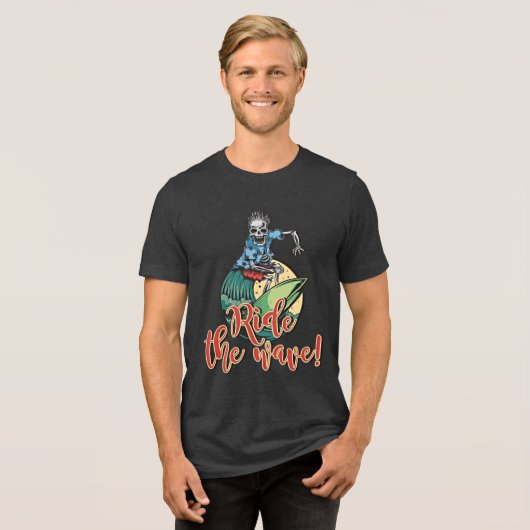 Ride the Wave – Retro Surf Skeleton Tee (Vorderseite voll)