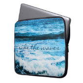 Ride the Waves Quote Hawaii Blue Ocean Foto Laptopschutzhülle (Vorderseite Links)