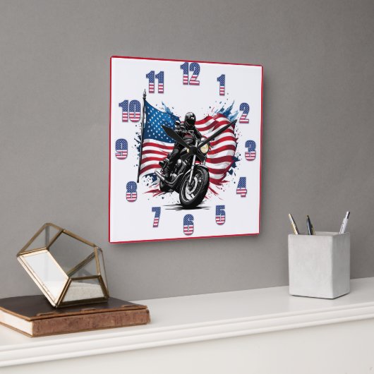 Rider mit lebendiger amerikanischer Flagge Quadratische Wanduhr (Büro)