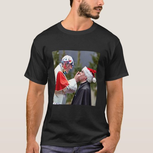 Ridiculous Weird Odd Christmas The Pope Santa Clau T-Shirt (Vorderseite)