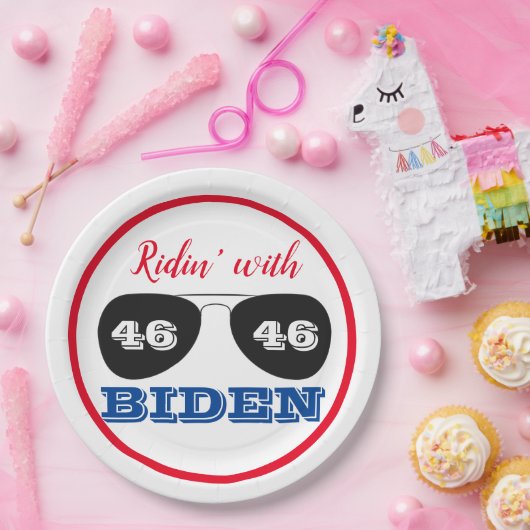 Ridin' mit Biden 46 Aviator-Sonnenbrille Pappteller (Party)