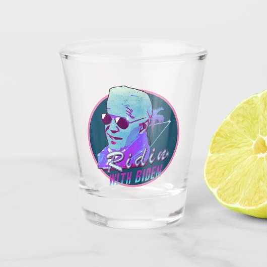 Ridin' mit Biden Synthwave Outrun Retro Palme Tree Schnapsglas (Vorderseite)