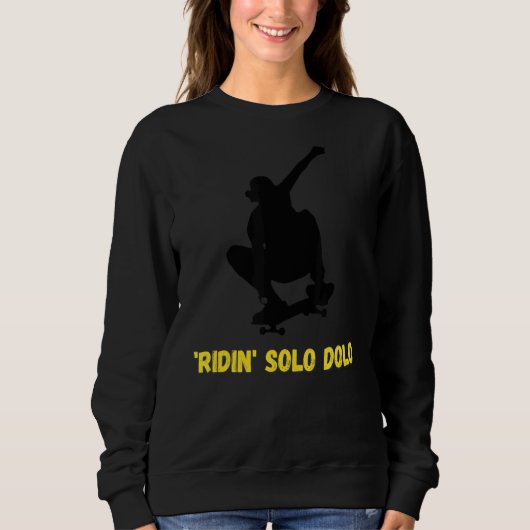 'ridin' Solo Dolo Skateboarder Sweatshirt (Vorderseite)