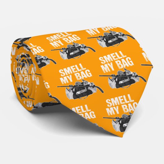 Riech mir in der Tasche (Hockeyschläger). Krawatte (Gerollt)