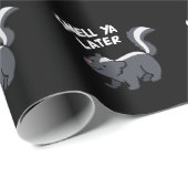Riech Ya Spater Funny Skunk Pun Dark BG Geschenkpapier (Rolleneckpunkt)