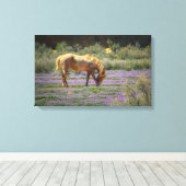 Riechen Sie die Blume, Leinwanddruck (Insitu (Holzboden))