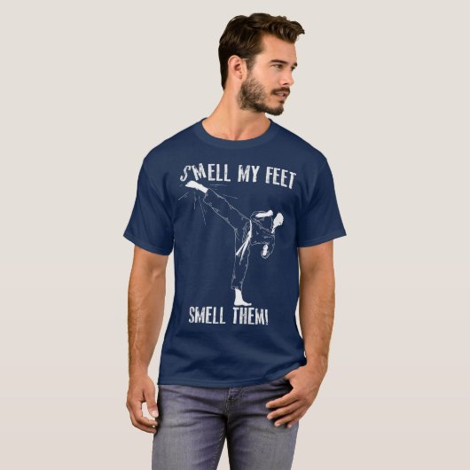 Riecht mir nach dem Feet, riecht sie Funny Karate T-Shirt (Vorne ganz)
