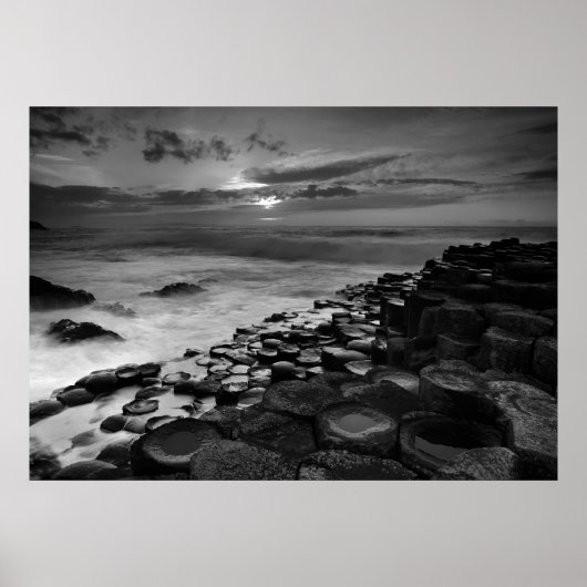 Riesen Causeway Sunset Schwarz-Weiß Poster (Vorne)