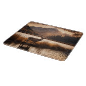 Riesengebratenes Hirsch auf dem Glass des Bergsees Schneidebrett (Ecke)