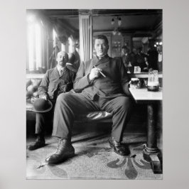 Riesenmann trinkt ein Bier, 1910. Vintages Foto Poster