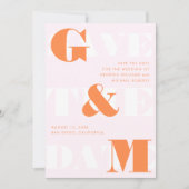 Riesenmonogramm Ampersand Peach Orange Pink Hochze Einladung (Vorderseite)