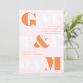 Riesenmonogramm Ampersand Peach Orange Pink Hochze Einladung (Stehend Vorderseite)
