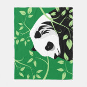 Riesenpanda-Bär zwischen Blättern Fleecedecke (Vorderseite)