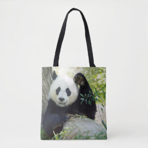 Riesenpanda, die sich gegen den Baum erhebt Tasche