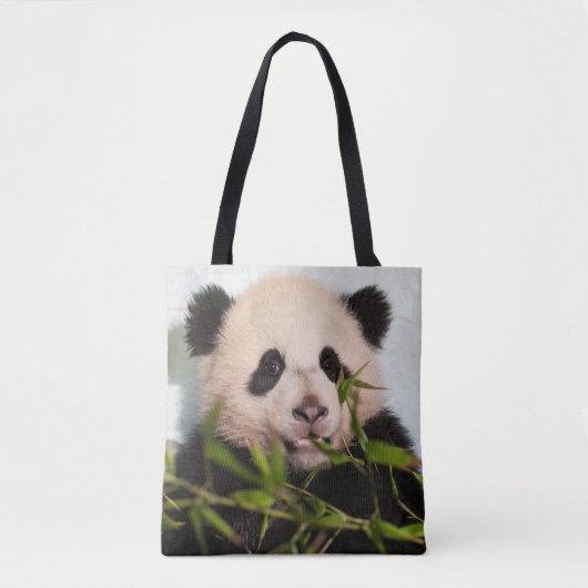 Riesenpanda lehnt sich gegen die Mauer nieder Tasche (Vorderseite)