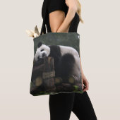 Riesenpandas beim Schutz des Riesenpanda Tasche (Von Nahem)