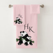 Riesenpandas Monogram Pink Bath Handtuch Set (Insitu)