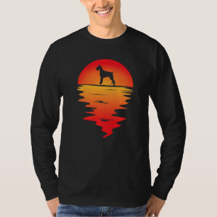 Riesenschnauzer-Hund bei Sonnenuntergang T-Shirt