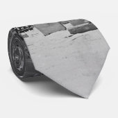 Riesige Atombombe in Position gebracht für Krawatte (Gerollt)