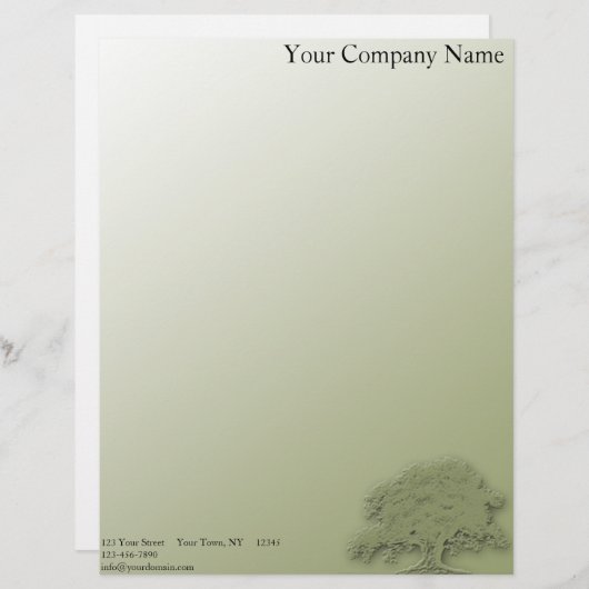 Riesige Eiche auf einem Feld des Grüns Briefkopf (Vorne/Hinten)