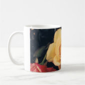 Riesige gelbe Rose auf einer Tasse (Links)