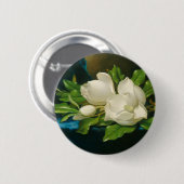 Riesige Magnolien auf einem blauen Samt-Stoff, Button (Vorne & Hinten)