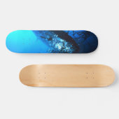 Riesiger Bluefin-Thunfisch gefangen in einem Netz Skateboard (Horizontal)
