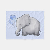Riesiger niedlicher Baby-Elefant mit Fleecedecke (Vorderseite (Horizontal))