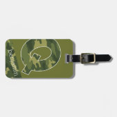 Riesiges Monogramm Letter Q Camouflage Muster Gepäckanhänger (Vorderseite horizontal)