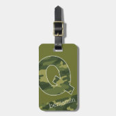 Riesiges Monogramm Letter Q Camouflage Muster Gepäckanhänger (Vorderseite vertikal)