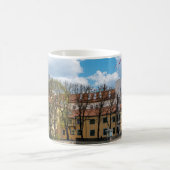 Riga Burg bei Sonnenaufgang in Riga, Lettland Kaffeetasse (Mittel)