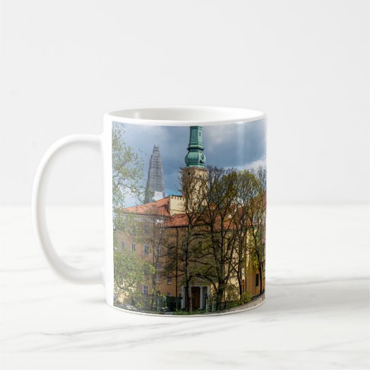 Riga Burg bei Sonnenaufgang in Riga, Lettland Kaffeetasse (Links)