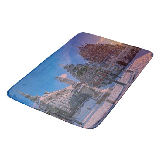 Riga Town Hall Platz im Winter Badematte (Schrägansicht)