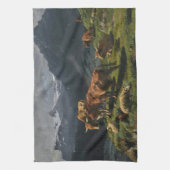 Rinder und Schafe in einer alpinen Landschaft Geschirrtuch (Vertikal)