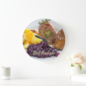 Rindfleisch Roulade mit Kartoffeln und rote Kohlkü Große Wanduhr (Zuhause)