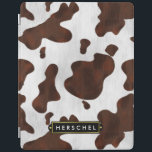 Rindleder-Imitat-Western-Leder-gepunktetes iPad Hülle<br><div class="desc">Ob Sie ein Viehzüchter, ein Cowboy/Cowgirl sind oder, gerade jemand, das Liebeamerikanische alte Westthemen, diese gepunktete braune und weiße Kuhfellmuster iPad Abdeckung für das Zusammenbringen Ihrer Westernart perfekt ist. Die Tierdruckgraphik wird gemacht, um wie der Pelz/das Haar des Viehs auszusehen. Dieser schöne, ursprüngliche Rinderentwurf bringt den rustikalen Landgeist in Ihnen...</div>