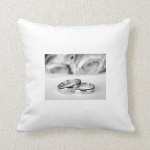 RING-BEARER-PILLOW KISSEN