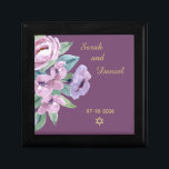 Ring Box für Periwinkle Joy Lila Floral Wedding Erinnerungskiste<br><div class="desc">Die Schmuckbox ist vollständig anpassbar und der perfekte Ringkasten für eine Hochzeit. Die Box passt gut zu den passenden Periwinkle Joy Lila Hochzeitseinladungen und -karten. Sie werden von der hohen Qualität und dem lebhaften Druck beeindruckt sein.</div>