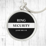Ring-Sicherheitsring-Träger Schlüsselanhänger<br><div class="desc">Mit diesem eleganten Schlüsselanhänger "Ring Security" fühlt sich Ihr Ringträger wie ein Agent. Das Design ist schick und im Stil eines Agenten gehalten, was sicherlich beeindrucken wird. Ideal für Hochzeitsfeiern, fügt dieser Button eine lustige und einzigartige Touch zu Ihrem besonderen Tag hinzu. Mit seinem trendigen und stilvollen Design ist es...</div>