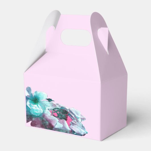 Ringe mit weißen Rosenblättern Geschenkschachtel (Vorderseite)