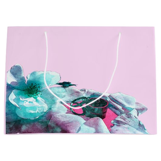 Ringe mit weißen Rosenblättern Große Geschenktüte (Vorderseite)