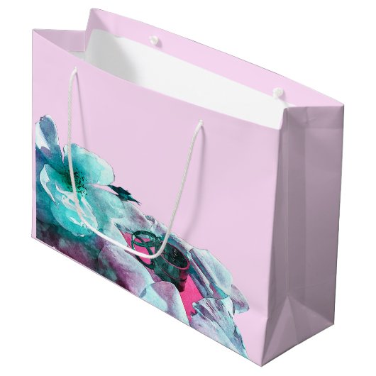 Ringe mit weißen Rosenblättern Große Geschenktüte (Vorderseite Schrägansicht)