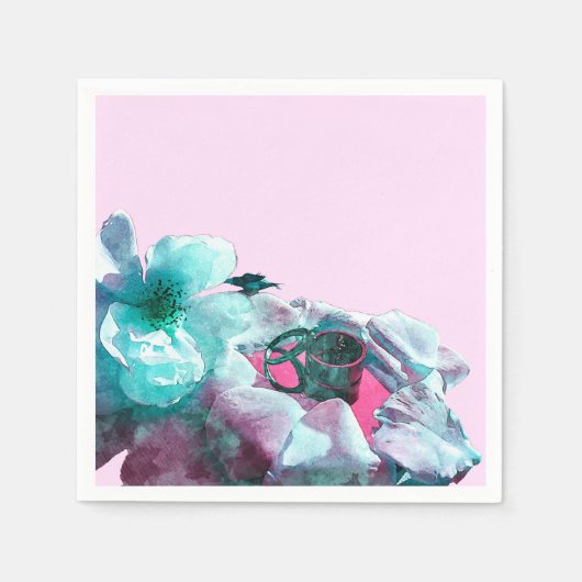 Ringe mit weißen Rosenblättern Serviette (Vorderseite)