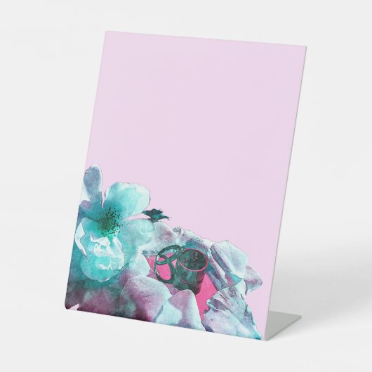 Ringe mit weißen Rosenblättern Sockelschild (Vorderseite)